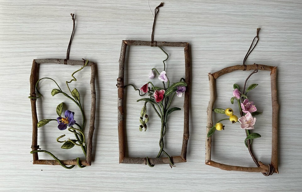Stumpwork flowers, photograph Anne Cooper.